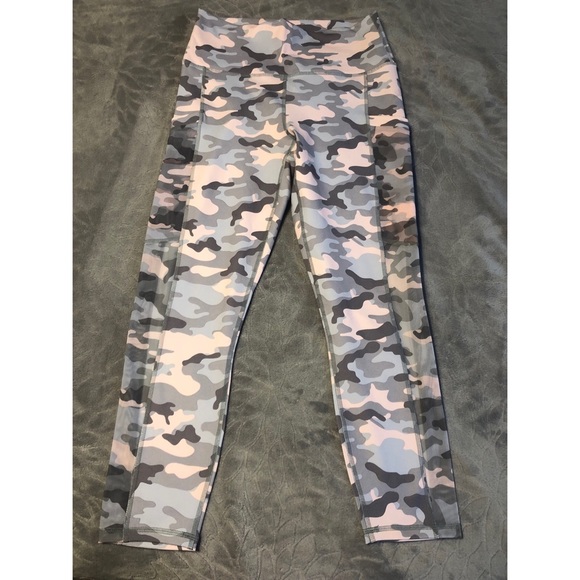 Mila pocket capri in haze grey camo/small - Picture 2 of 4